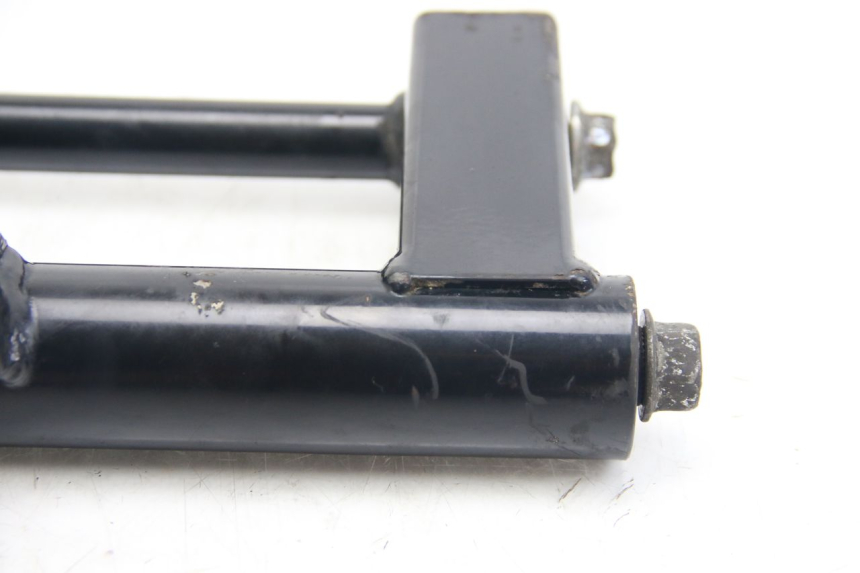 photo de ENGINE MOUNT SUZUKI SIXTEEN 125 (2008 - 2010) - Zoom on usage condition