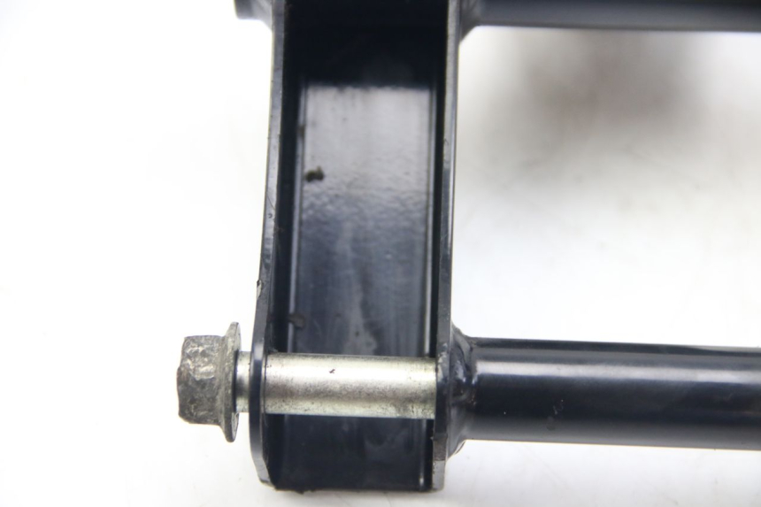 photo de ENGINE MOUNT SUZUKI SIXTEEN 125 (2008 - 2010) - Technical close-up