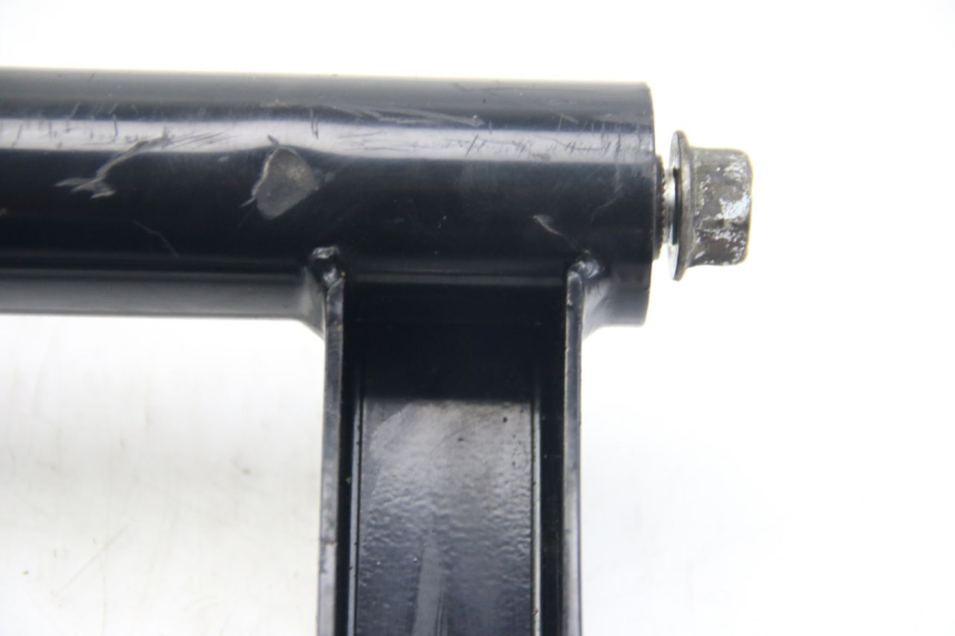 photo de ENGINE MOUNT SUZUKI SIXTEEN 125 (2008 - 2010) - Surface and material condition