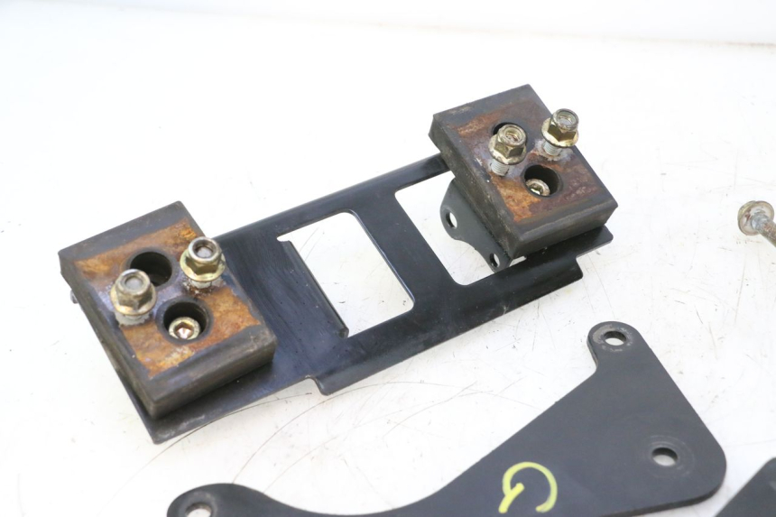 photo de ENGINE MOUNT CAN-AM SPYDER RS 1000 (2008 - 2012) - Surface and material condition