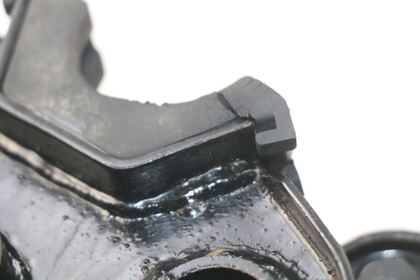 photo de ENGINE MOUNT PEUGEOT STREETZONE 2T 50 (2014 - 2019) - Alternative perspective