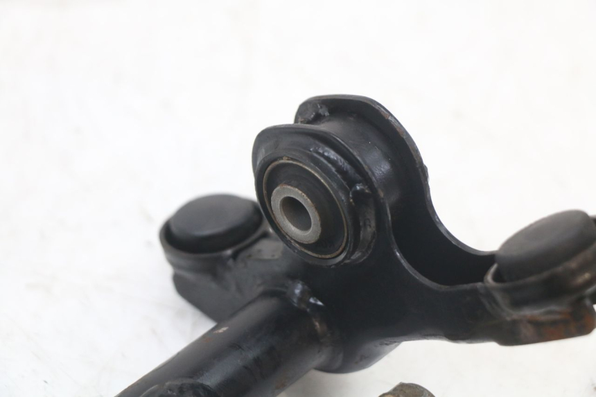 photo de ENGINE MOUNT KYMCO SUPER 8 125 (2008 - 2015) - Technical close-up