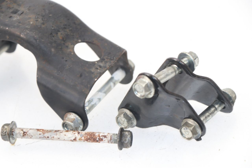 photo de ENGINE MOUNT SUZUKI TU X TUX VOLTY 125 (1999 - 2001) - Alternative perspective