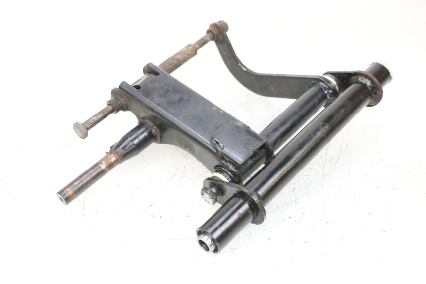 photo de ENGINE MOUNT PIAGGIO VESPA GTS SUPER IE 125 (2009 - 2016) - Fixing points details