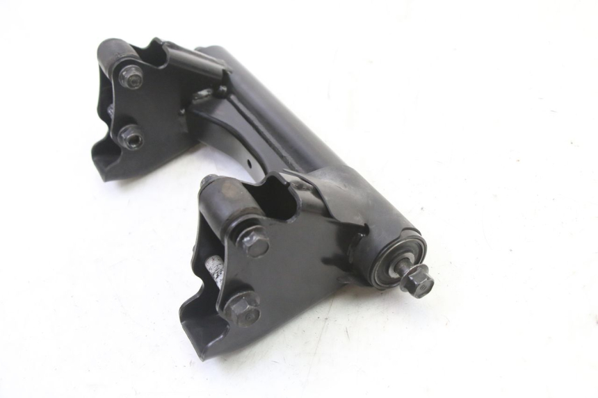 photo de ENGINE MOUNT YAMAHA XMAX X-MAX 125 (2021 - 2025) - Fixing points details