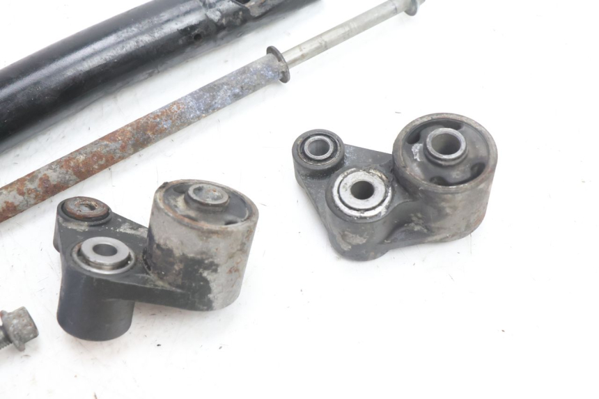 photo de ENGINE MOUNT YAMAHA XJR 1300 (1998 - 2002) - Alternative perspective