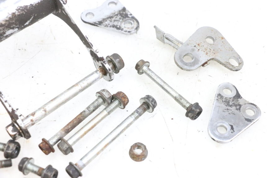 photo de ENGINE MOUNT KYMCO ZING 125 (1997 - 2003) - Fixing points details