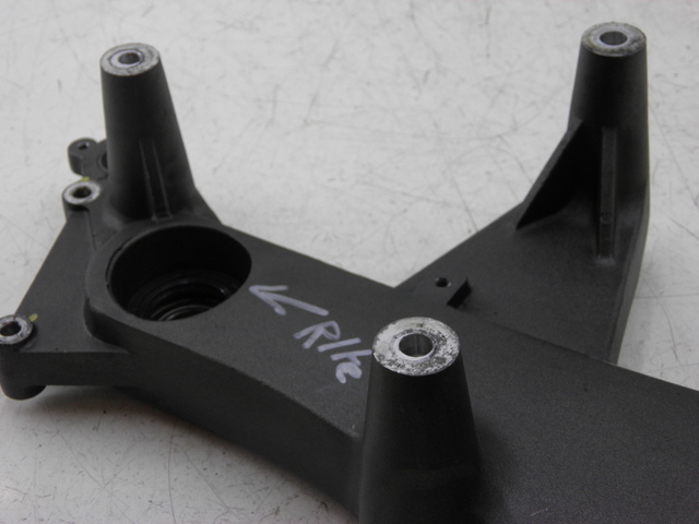 photo de EXHAUST MOUNT KYMCO XCITING RI ABS 500 (2010) - Technical close-up