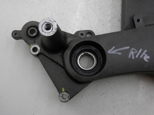 photo de EXHAUST MOUNT KYMCO XCITING RI ABS 500 (2010) - Product overview