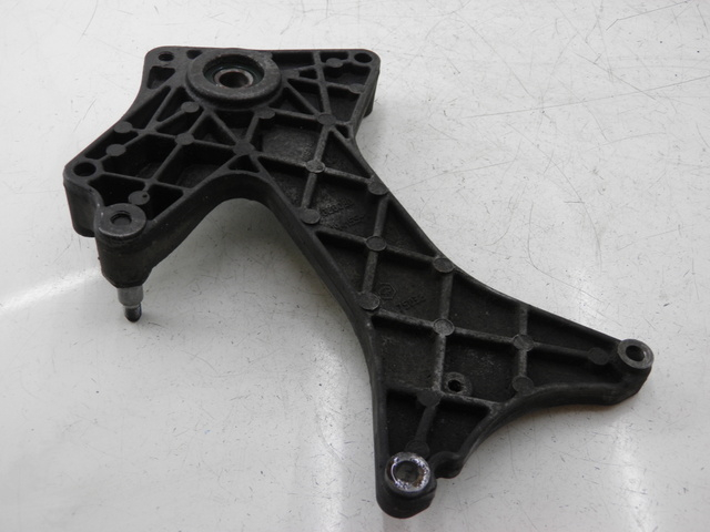 photo de EXHAUST MOUNT PIAGGIO SUPER LX 125 (2000 - 2003) - Component detail