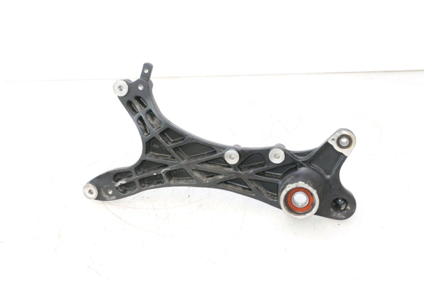 photo de EXHAUST MOUNT KYMCO AGILITY CITY 16P 125 (2015 - 2024) - Alternative perspective