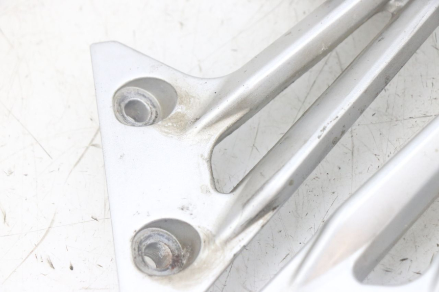 photo de EXHAUST MOUNT YAMAHA FJR ABS 1300 (2006 - 2012) - Technical close-up