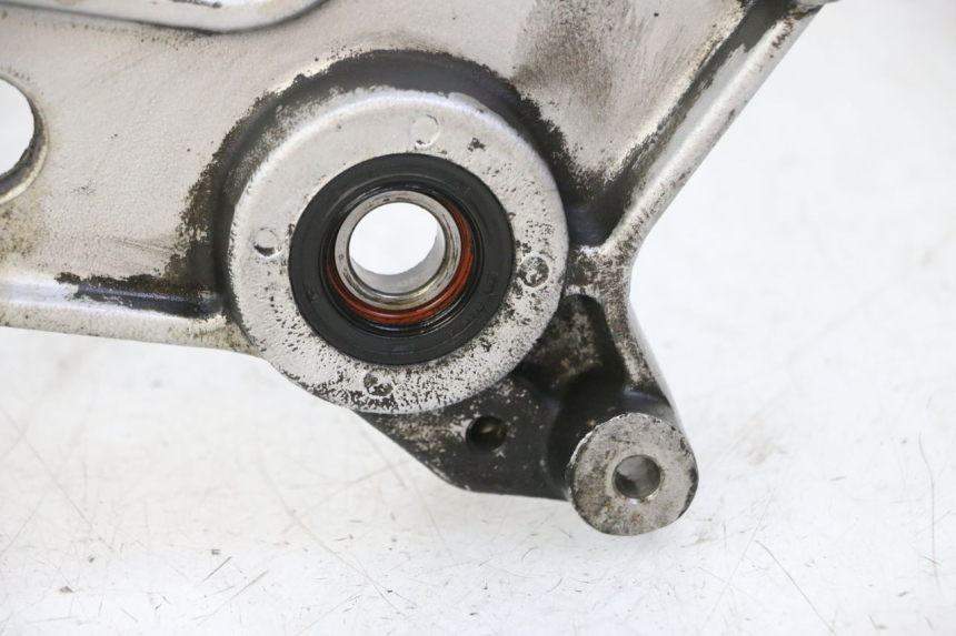 photo de EXHAUST MOUNT KYMCO GRAND DINK 125 (2002 - 2007) - Fixing points details