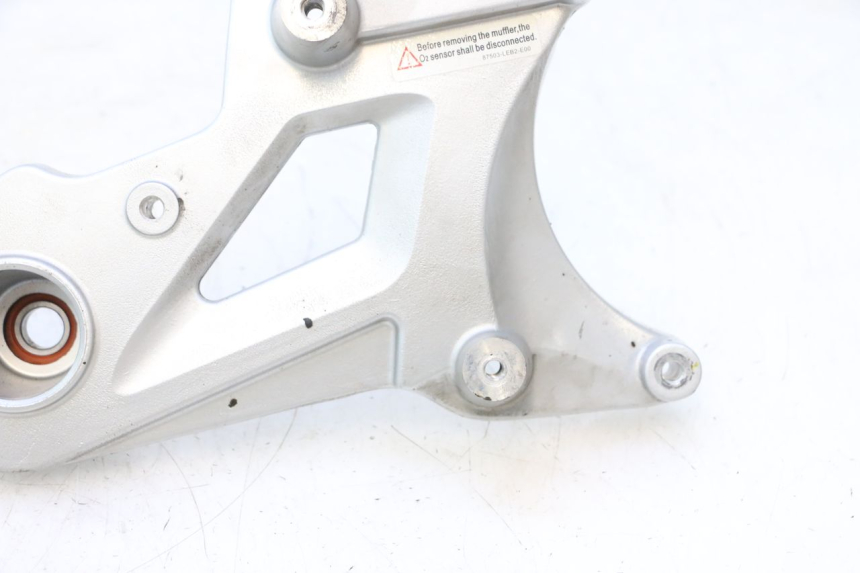 photo de EXHAUST MOUNT KYMCO MOVIE S 125 (2009 - 2018) - Fixing points details