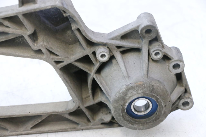 photo de EXHAUST MOUNT PIAGGIO MP3 500 (2016 - 2018) - Fixing points details