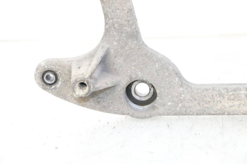 photo de EXHAUST MOUNT PEUGEOT SATELIS 125 (2013 - 2018) - Zoom on usage condition