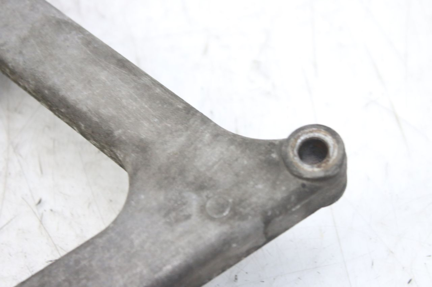 photo de POT SUPPORT PEUGEOT SATELIS 125 (2010 - 2012) - Fixing points details