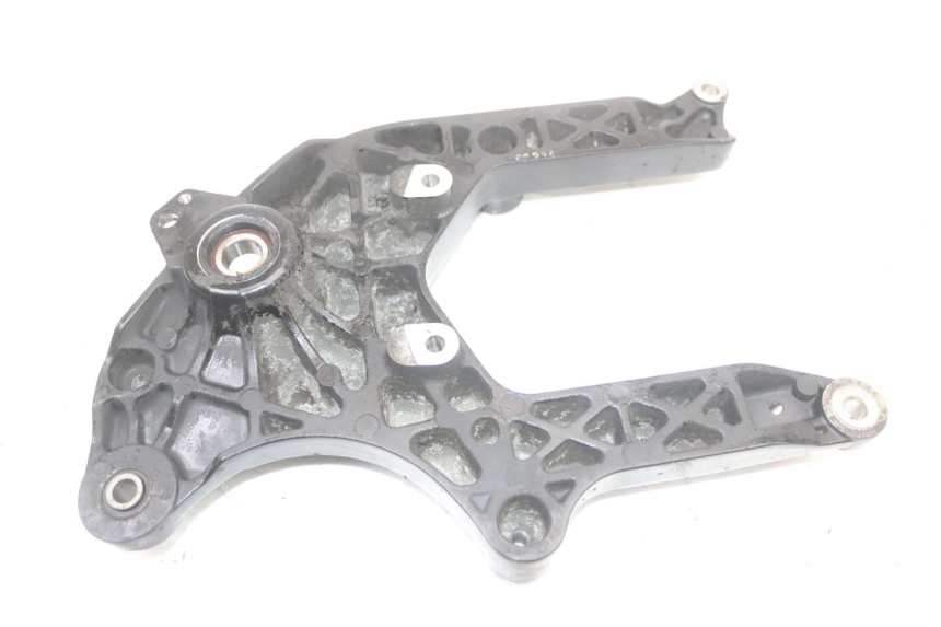 photo de EXHAUST MOUNT SUZUKI BURGMAN 125 (2018 - 2021) - Alternative perspective