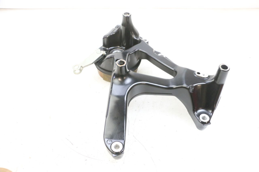 photo de EXHAUST MOUNT YAMAHA TRICITY 300 (2020 - 2024) - Technical close-up