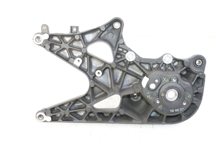 photo de EXHAUST MOUNT YAMAHA XMAX X-MAX 125 (2021 - 2025) - Zoom on usage condition