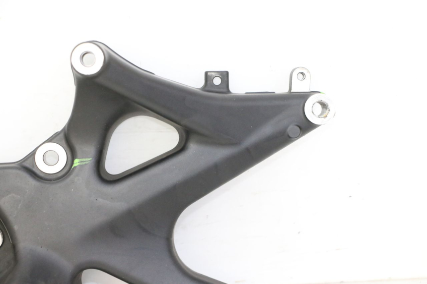 photo de EXHAUST MOUNT YAMAHA XMAX X-MAX 125 (2021 - 2025) - Technical close-up