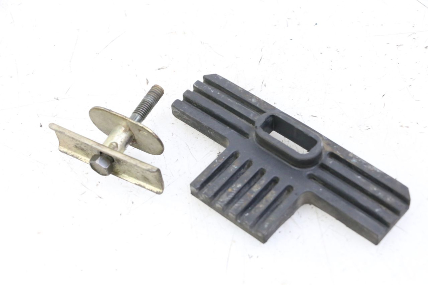 photo de FUEL TANK MOUNT YAMAHA XJN DIVERSION 600 (2000 - 2003) - Zoom on usage condition