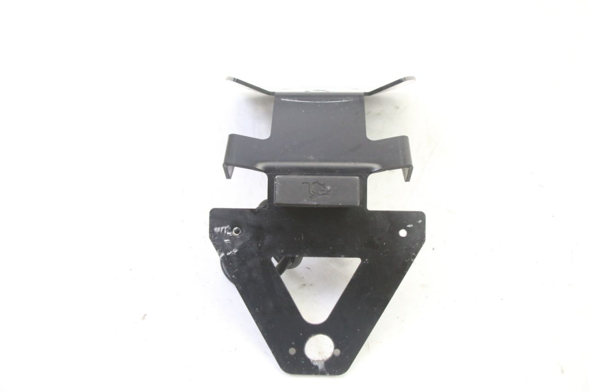 photo de NUMBER PLATE MOUNT SUZUKI GSR 750 (2011 - 2017) - Zoom on usage condition