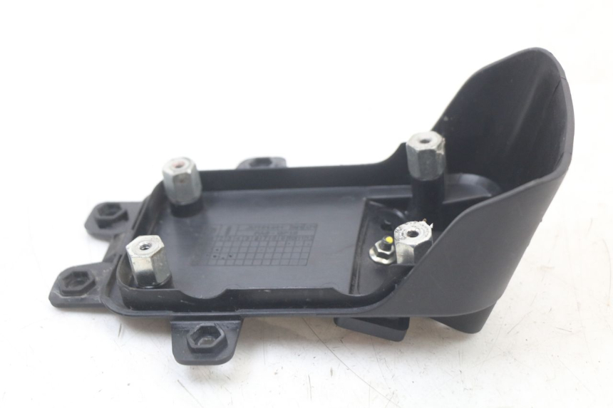 photo de NUMBER PLATE MOUNT HUSQVARNA SVARTPILEN 401 (2018 - 2023) - Fixing points details