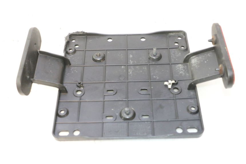 photo de NUMBER PLATE MOUNT PIAGGIO MP3 HPE 530 (2022 - 2026) - Alternative perspective