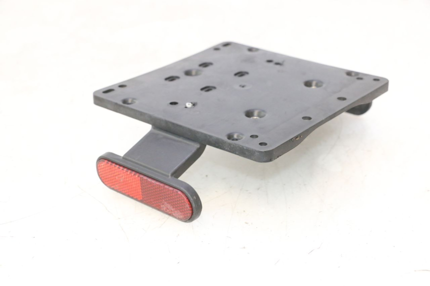 photo de NUMBER PLATE MOUNT PIAGGIO MP3 500 (2016 - 2018) - Technical close-up