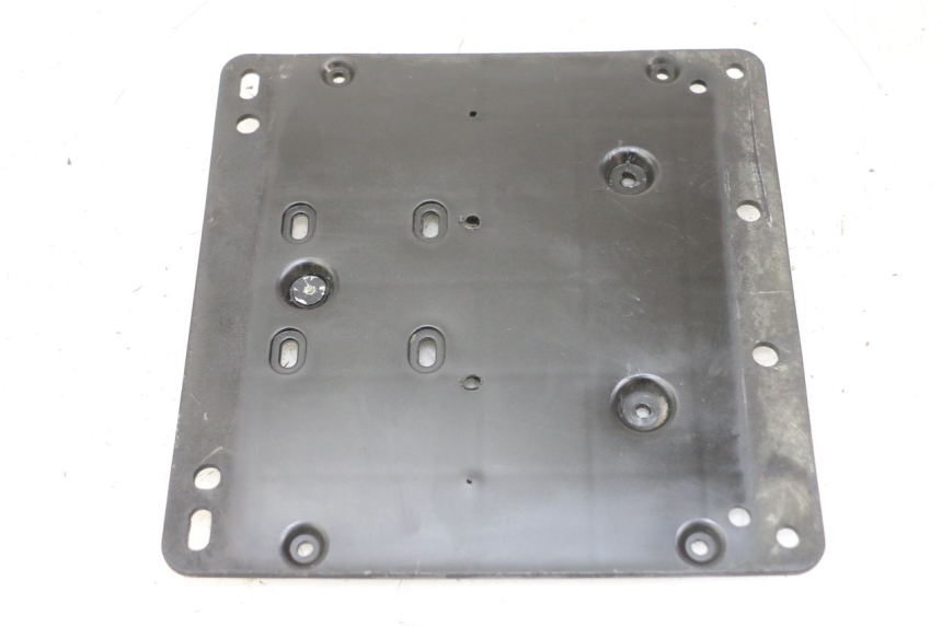 photo de LICENSE PLATE HOLDER PIAGGIO XEVO - X EVO 125 (2007 - 2017) - Zoom on usage condition