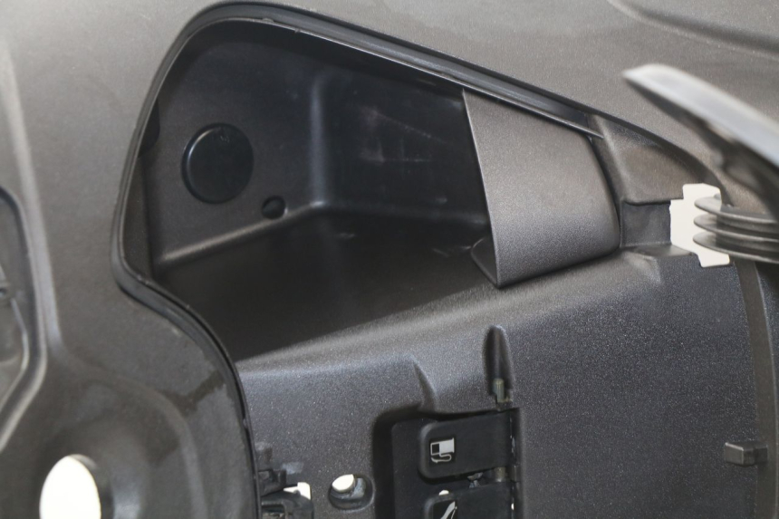 photo de INNER LEGSHIELD PIAGGIO BEVERLY 500 (2003 - 2007) - Distinctive features