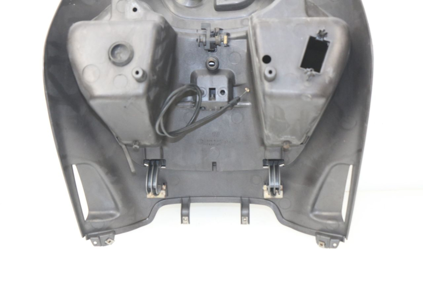 photo de INNER LEGSHIELD PIAGGIO BEVERLY 500 (2003 - 2007) - Fixing points details