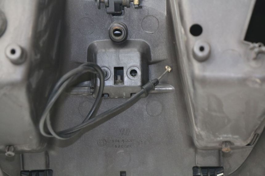 photo de INNER LEGSHIELD PIAGGIO BEVERLY 500 (2003 - 2007) - Surface and material condition