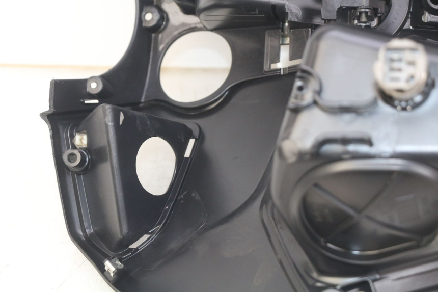photo de INNER LEGSHIELD PIAGGIO BEVERLY 125 (2010 - 2015) - Alternative perspective