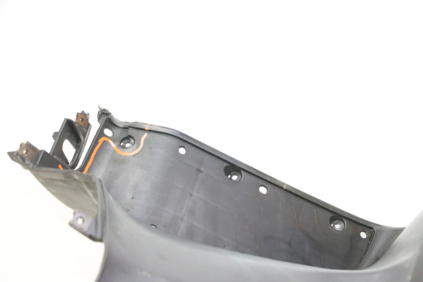 photo de INNER FAIRING SUZUKI BURGMAN 125 (2007 - 2014) - Zoom on usage condition