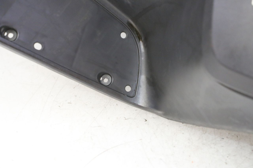 photo de INNER FAIRING SUZUKI BURGMAN 125 (2007 - 2014) - Fixing points details