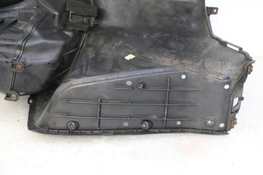 photo de INNER FAIRING SUZUKI BURGMAN 125 (2007 - 2014) - Fixing points details