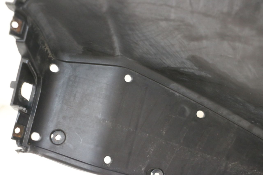 photo de INNER FAIRING SUZUKI BURGMAN 125 (2007 - 2014) - Fixing points details