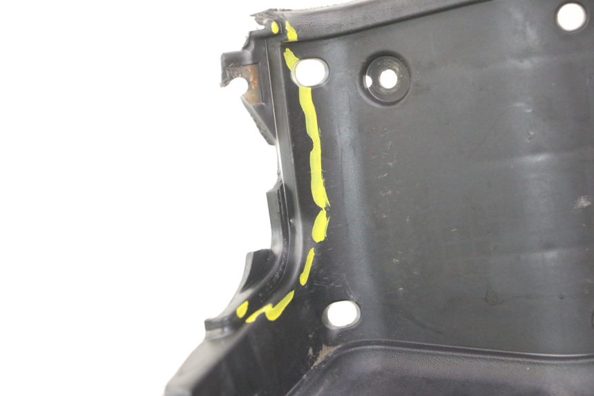 photo de INNER FAIRING SUZUKI BURGMAN 125 (2007 - 2014) - Fixing points details
