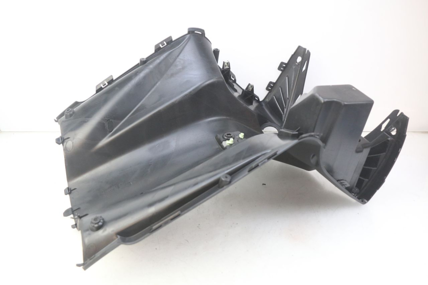 photo de INNER APRON PEUGEOT CITYSTAR 125 (2011 - 2017) - Alternative perspective