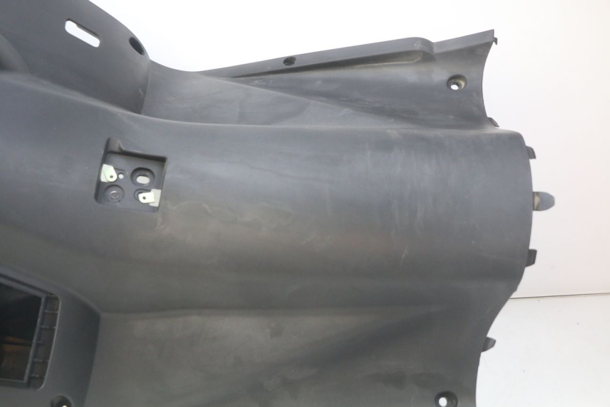 photo de INNER APRON PEUGEOT CITYSTAR 125 (2011 - 2017) - Surface and material condition