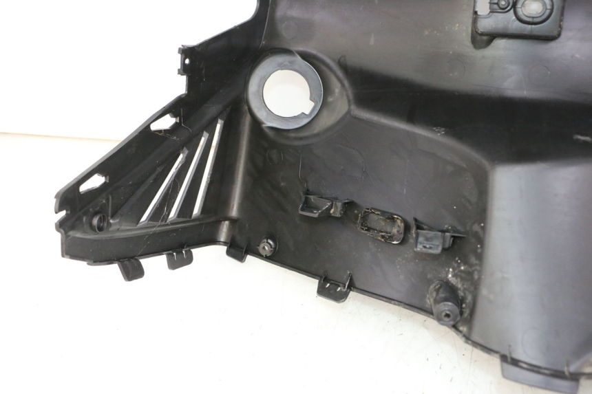 photo de INNER FAIRING PEUGEOT CITYSTAR 50 (2013 - 2017) - Fixing points details