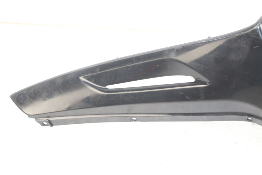 photo de RIGHT INNER PANEL PIAGGIO BEVERLY 125 (2010 - 2015) - Fixing points details