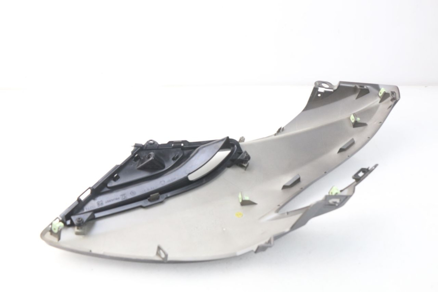 photo de RIGHT INNER LEGSHIELD PEUGEOT METROPOLIS 400 (2017 - 2020) - Component detail