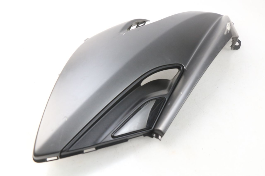 photo de RIGHT INNER LEGSHIELD PEUGEOT METROPOLIS 400 (2017 - 2020) - Fixing points details