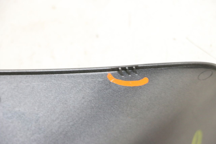 photo de RIGHT INNER LEGSHIELD YAMAHA TRICITY 300 (2020 - 2024) - Alternative perspective