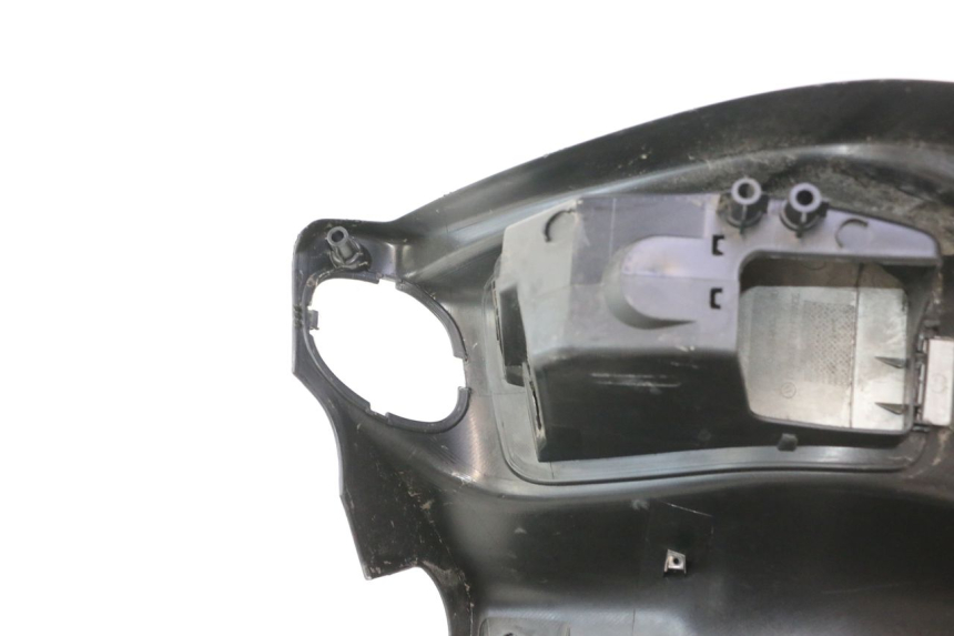 photo de INNER FAIRING PEUGEOT ELYSTAR 50 (2002 - 2014) - Fixing points details