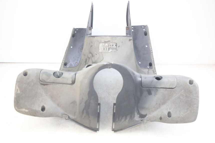 photo de INNER APRON HONDA FES PANTHEON 2T 125 (1998 - 2002) - Additional view of the item