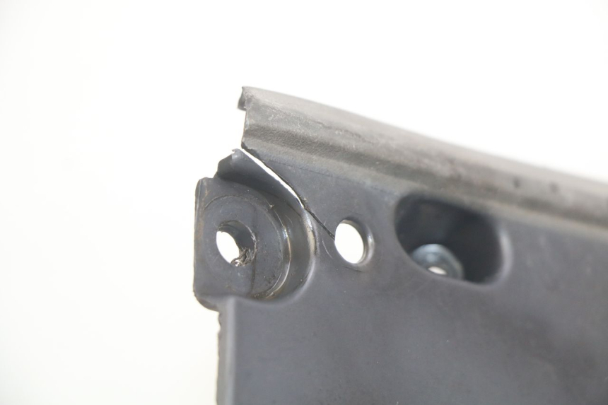 photo de INNER APRON HONDA FES PANTHEON 2T 125 (1998 - 2002) - Distinctive features